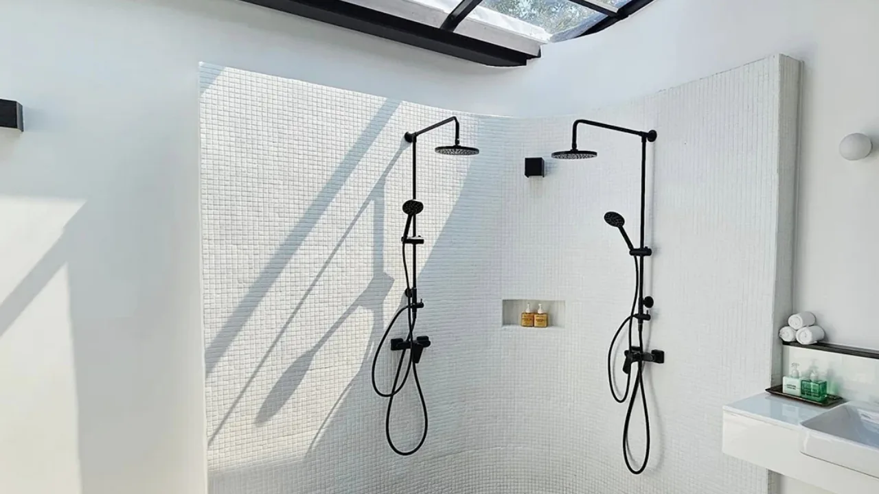Oasis Spa Sukhumvit 31 rainfall shower room