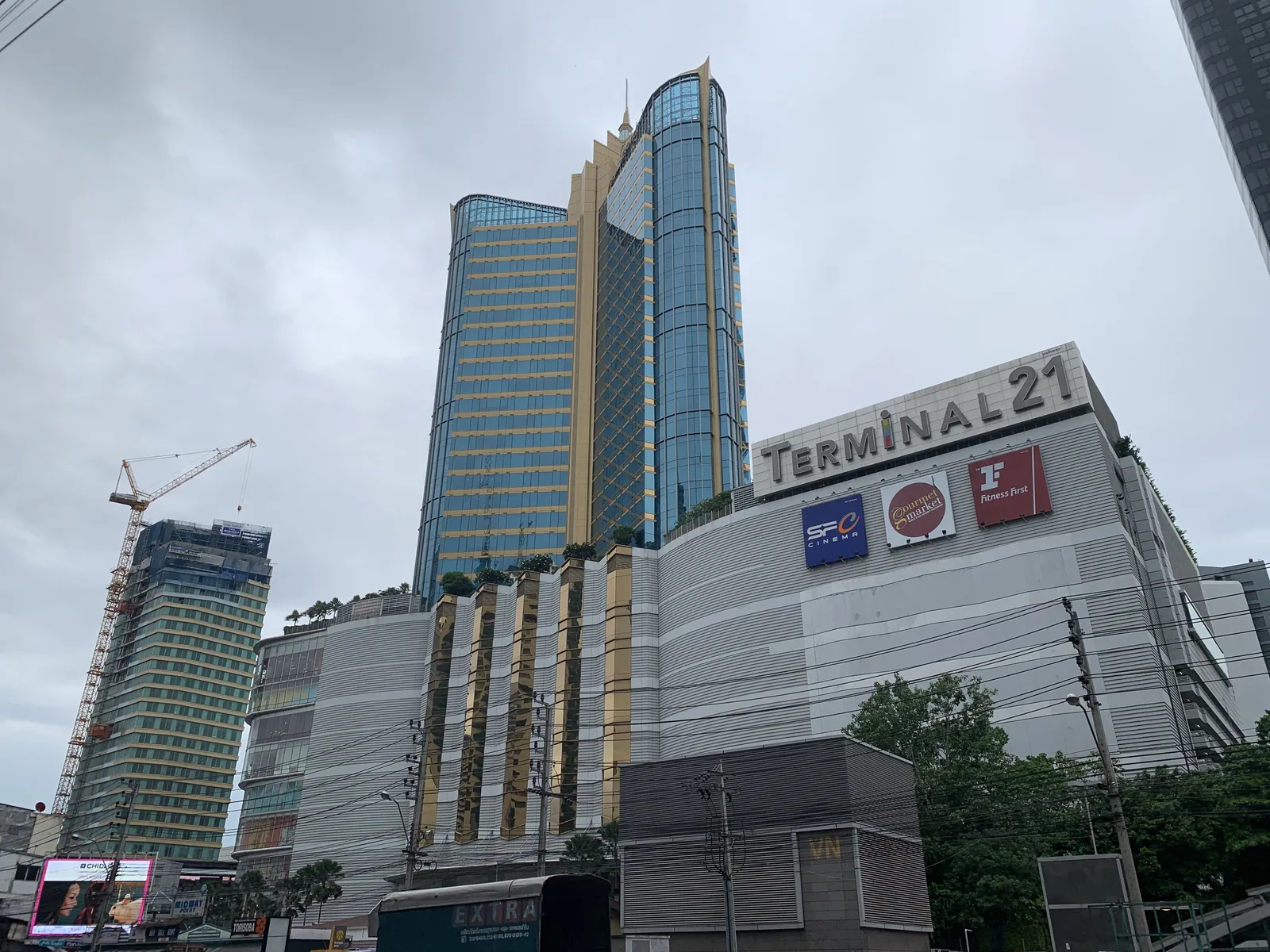 Street-level exterior of Terminal 21 Asok with its large facade sign
